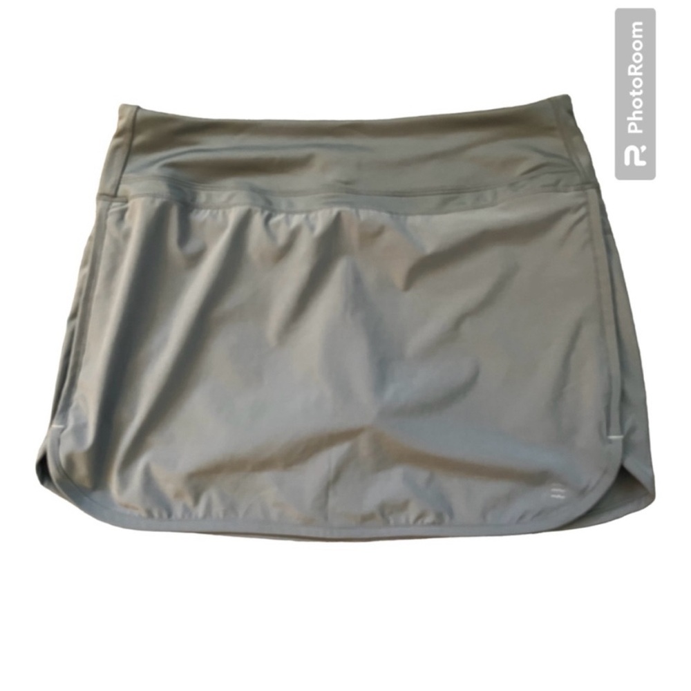 Excellent condition! No rips or stains
Size: M
Color: Light grey